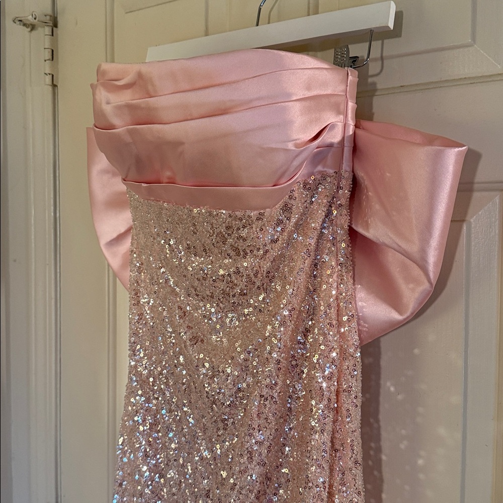 MAC DUGGAL
Pink Strapless Embellished Gown With Back Bow Detail - Picture 5 of 17